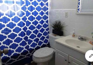 1721 Rodman St, Unit 1 in Hollywood, FL - Foto de edificio - Building Photo