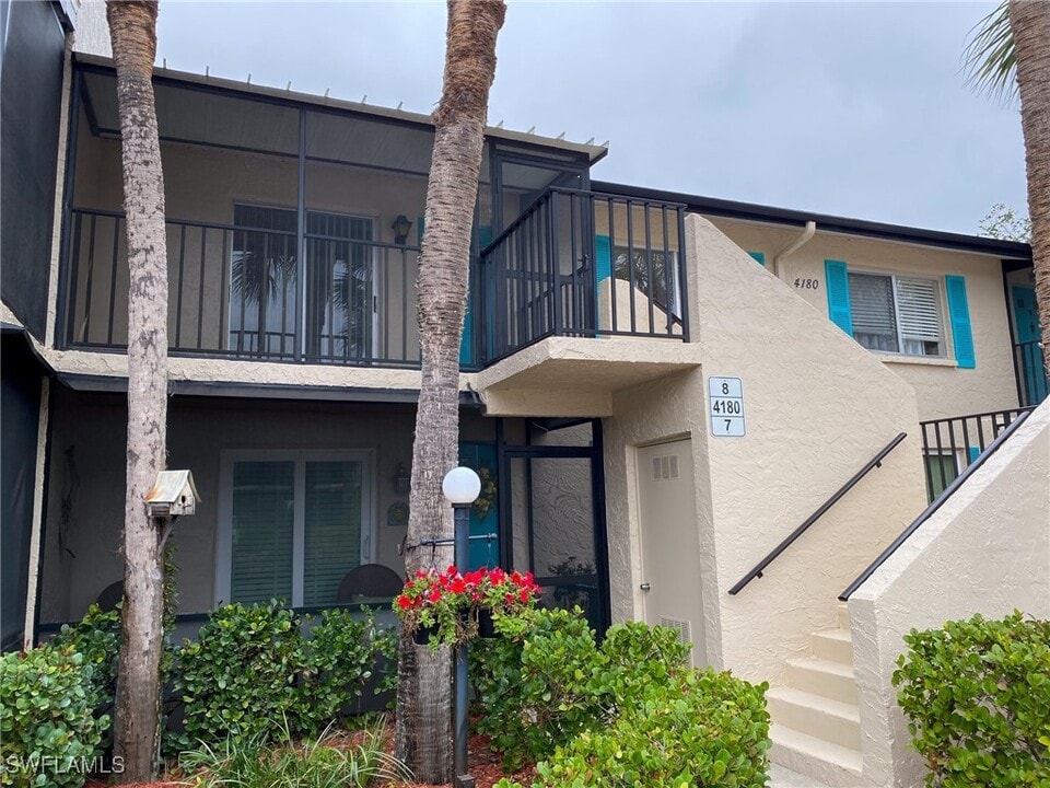 4180 Looking Glass Ln in Naples, FL - Building Photo