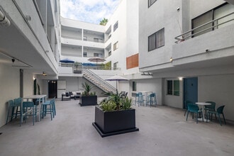 Terraces at La Cienega in West Hollywood, CA - Foto de edificio - Building Photo
