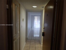 14301 N Kendall Dr in Miami, FL - Building Photo