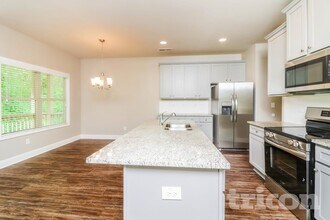 673 Ireland Ln in Dallas, GA - Foto de edificio - Building Photo