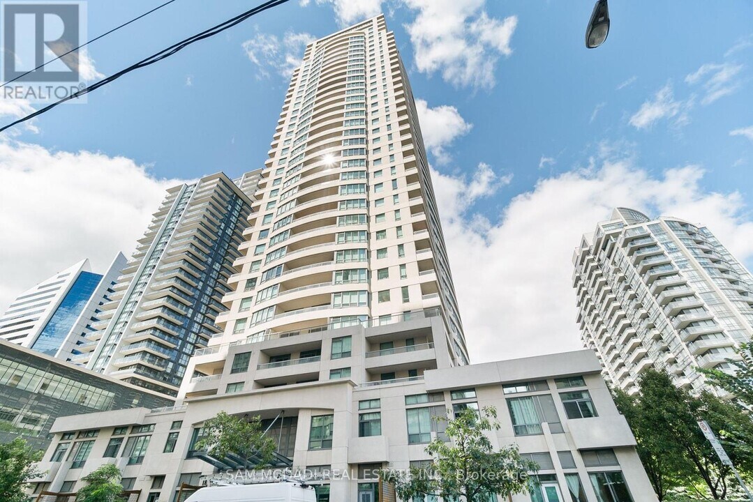 18 Spring Garden Ave in Toronto, ON - Building Photo