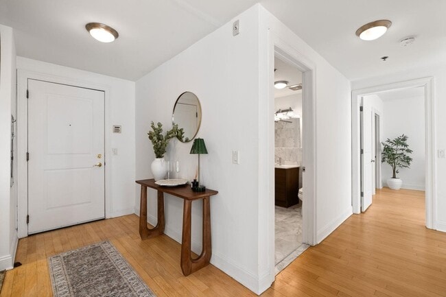 10 Regent St, Unit 501 in Jersey City, NJ - Building Photo - Building Photo