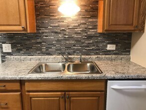 Court of Birch and Spruce Apartments in Vernon Hills, IL - Building Photo - Building Photo