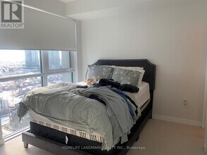 4085-4085 Parkside Village Dr in Mississauga, ON - Building Photo - Building Photo