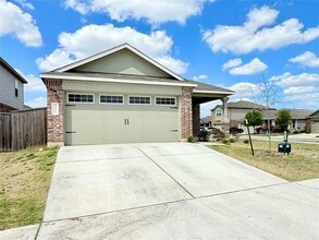 305 Milliner Lp in Hutto, TX - Building Photo - Building Photo