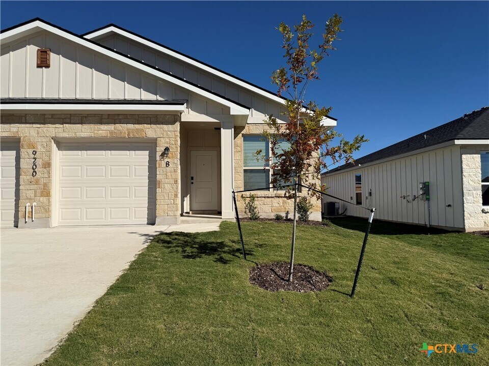 9200 Prickly Ash Dr in Killeen, TX - Building Photo