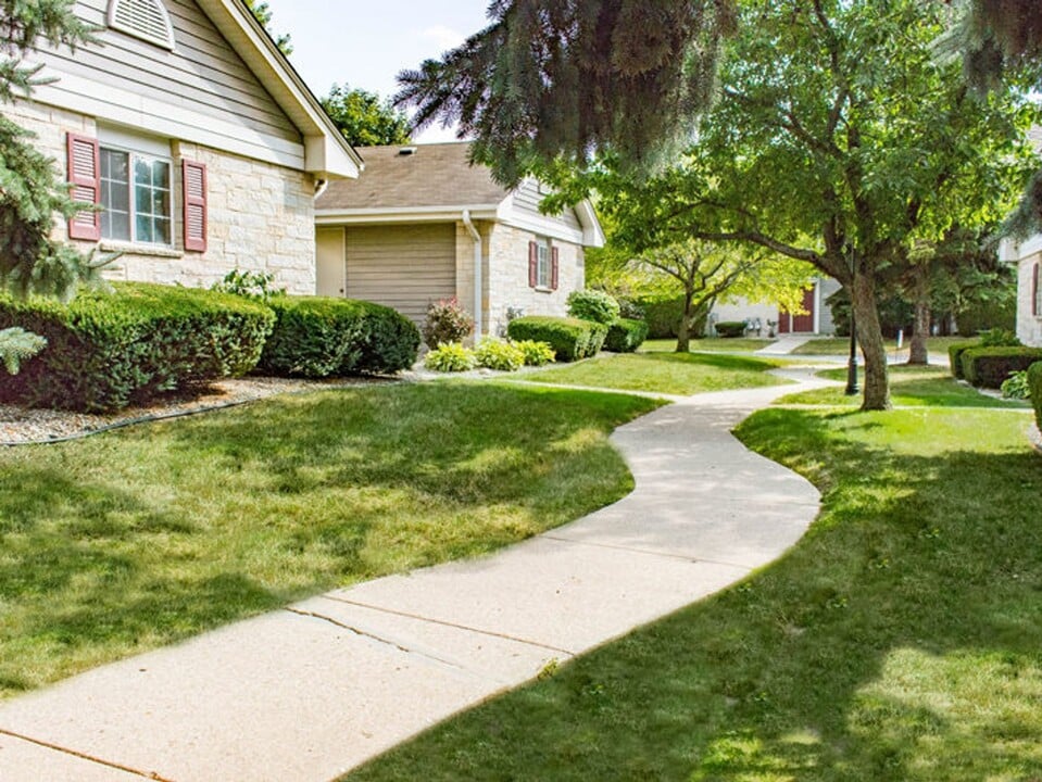 N86-W14286 Fond du Lac Ave in Menomonee Falls, WI - Building Photo