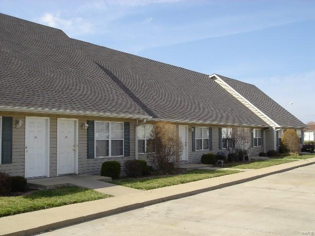 463 Ponderosa Ave in O'Fallon, IL - Foto de edificio