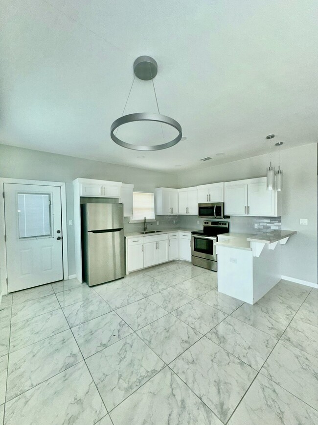 3305 S Colt Ln, Unit 2 in Edinburg, TX - Building Photo - Building Photo