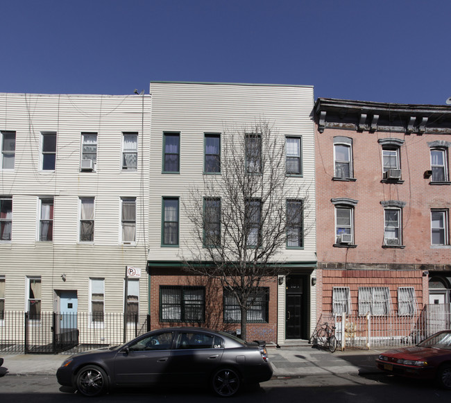 191 Meserole St in Brooklyn, NY - Building Photo - Building Photo