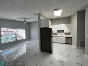 4371 NW 80th Ave in Coral Springs, FL - Building Photo - Building Photo