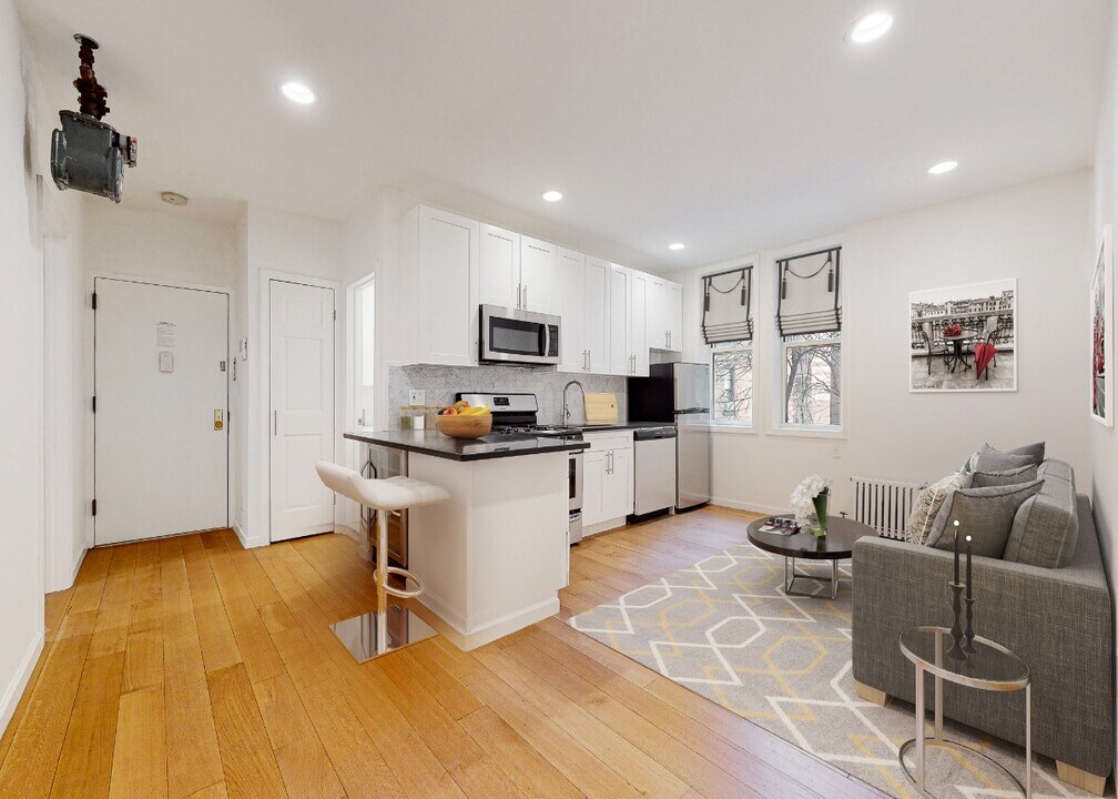 Thayer Street in New York, NY - Building Photo