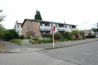 Heidi Apartments in Seattle, WA - Building Photo - Building Photo