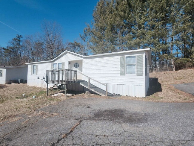 9 Misty Mountain Way in Candler, NC - Building Photo - Building Photo