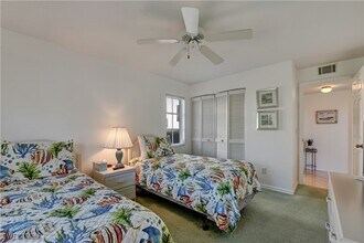 452 Belina Dr in Naples, FL - Foto de edificio - Building Photo