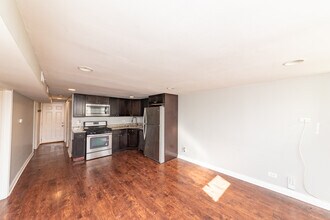 5344 W Eddy St in Chicago, IL - Foto de edificio - Building Photo