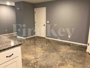 5106 N Bellaire Ave in Kansas City, MO - Building Photo - Building Photo