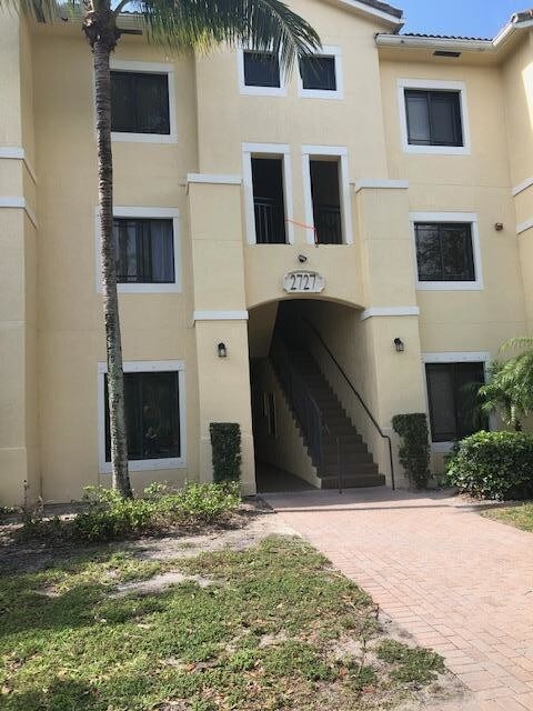 2727 Anzio Ct-Unit -307 in Palm Beach Gardens, FL - Foto de edificio - Building Photo