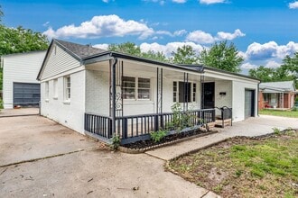 215 N Hungerford St in Haysville, KS - Building Photo - Building Photo