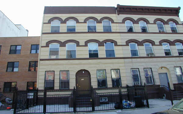 856 Greene Ave in Brooklyn, NY - Foto de edificio