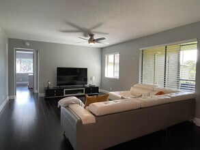 516 Shady Pine Way in Greenacres, FL - Building Photo - Building Photo