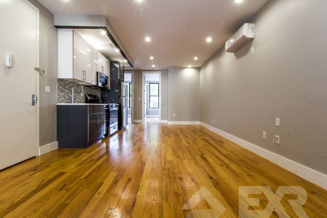 155 Tompkins Ave in Brooklyn, NY - Building Photo