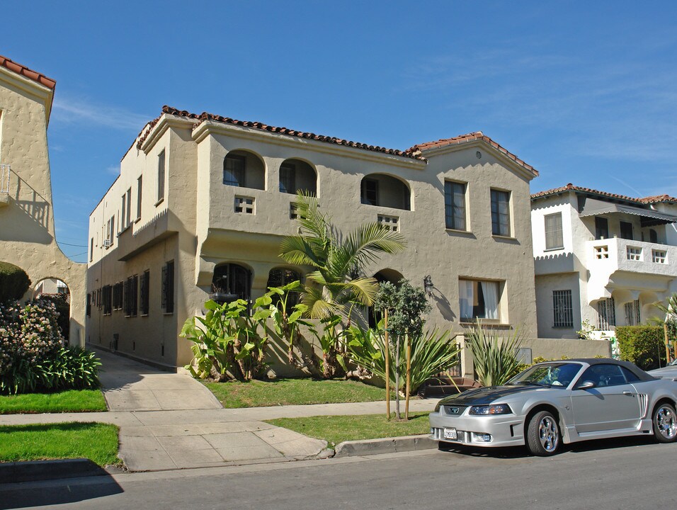 351 N Curson Ave in Los Angeles, CA - Building Photo