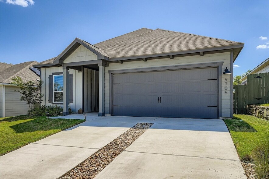 9705 Gladsome Path in Manor, TX - Building Photo