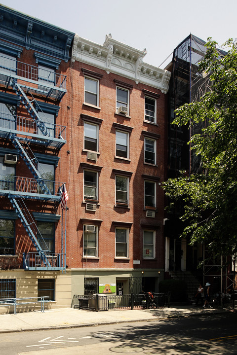 297 E Tenth St in New York, NY - Building Photo