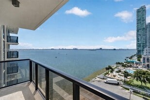 600 NE 36th St in Miami, FL - Building Photo