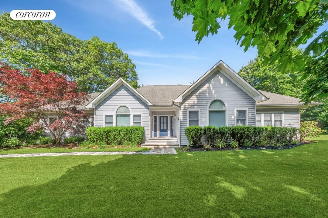 149 Majors Path in Southampton, NY - Building Photo