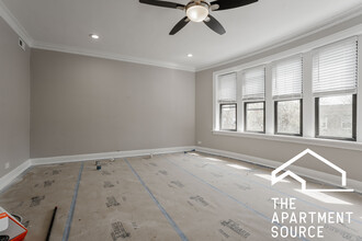 2240 N Sawyer Ave, Unit 2 in Chicago, IL - Building Photo - Building Photo