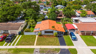 7150 SW 17th Terrace in Miami, FL - Foto de edificio - Building Photo