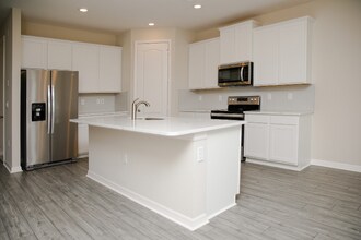11448 Cay Spruce Wy in San Antonio, FL - Building Photo - Building Photo