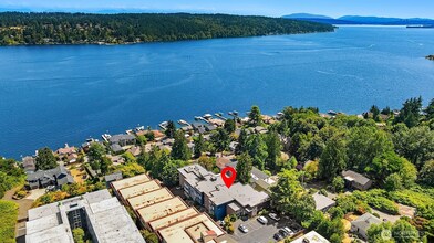3825 NE 155th Pl, Unit 305 in Lake Forest Park, WA - Building Photo - Building Photo