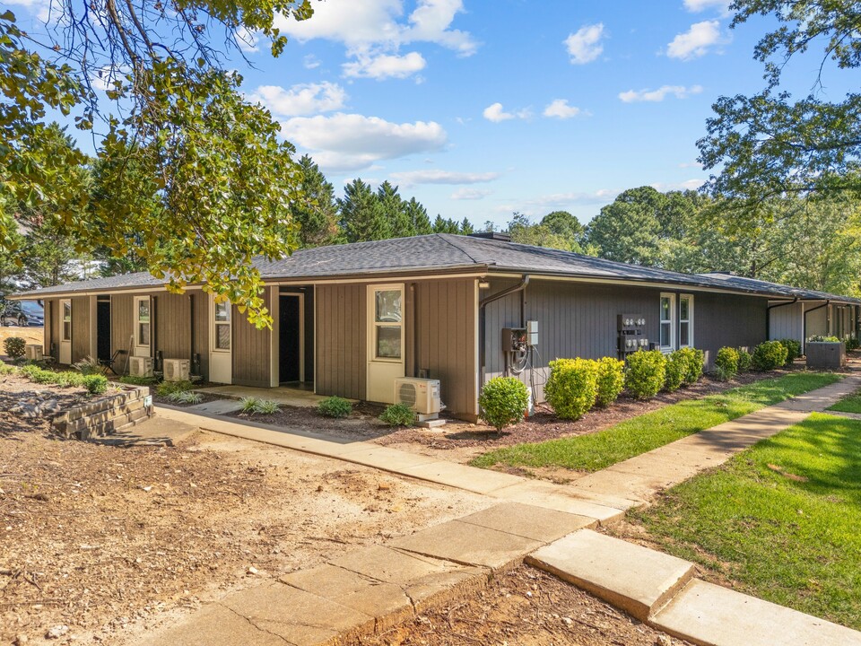 The Oakwood Apartments in Raleigh, NC - Building Photo