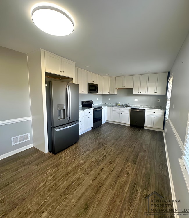 8510 Michael Edward Dr in Louisville, KY - Building Photo - Building Photo