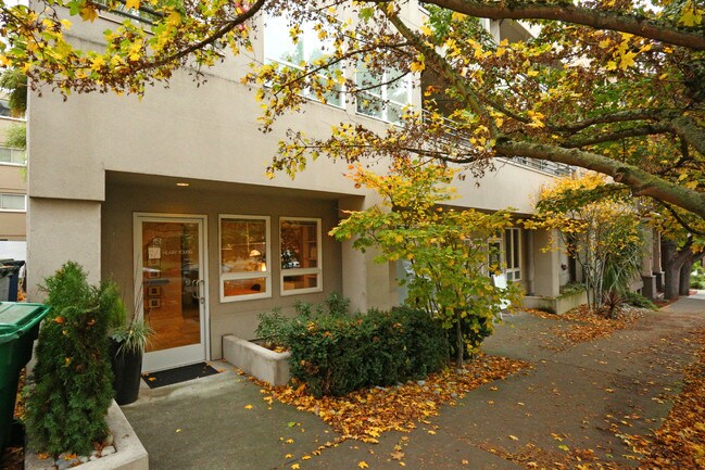 528 3rd Ave in Seattle, WA - Building Photo - Building Photo