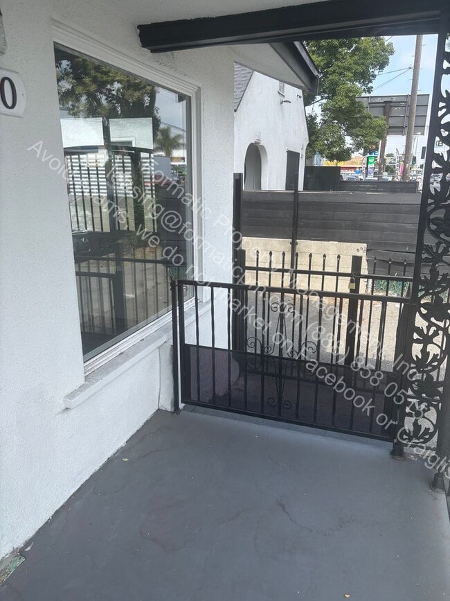 118-120 E Century Blvd in Los Angeles, CA - Building Photo - Building Photo