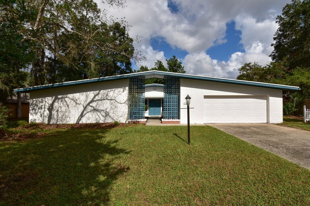 3658 NW 40th Pl in Gainesville, FL - Foto de edificio