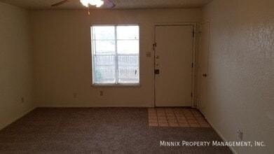 2119 S Loop 289 in Lubbock, TX - Building Photo - Building Photo