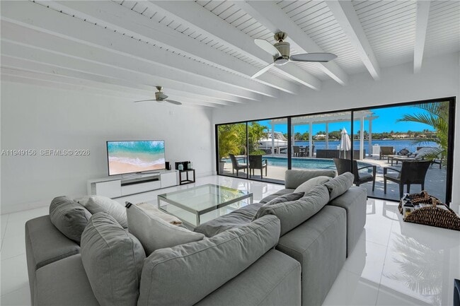 1405 Stillwater Dr in Miami Beach, FL - Building Photo - Building Photo