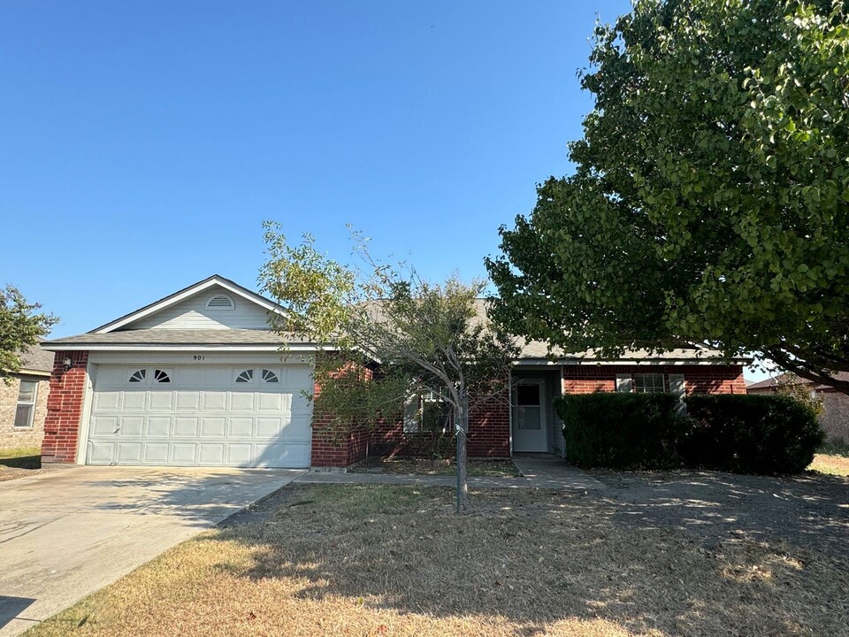 901 James Loop in Killeen, TX - Building Photo