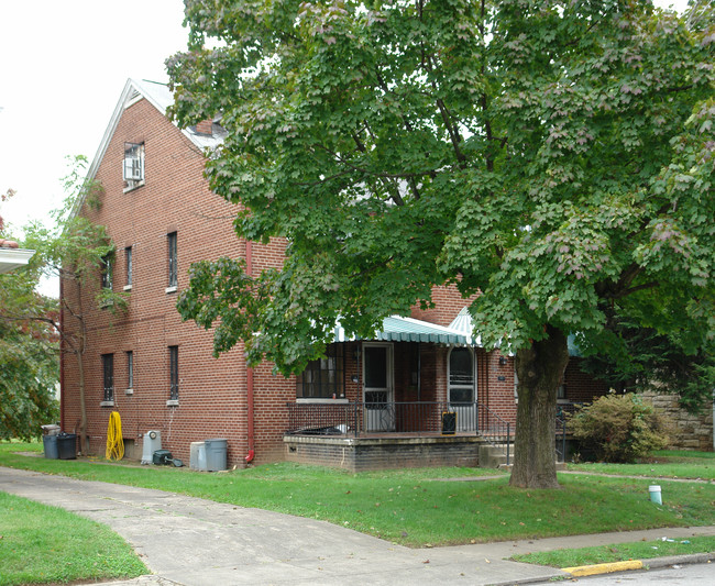 516 Hall St in Charleston, WV - Foto de edificio - Building Photo