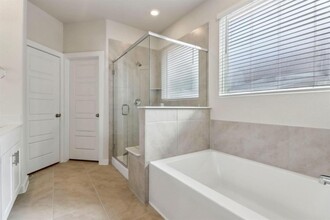 18099 Martin Pines Dr in Conroe, TX - Building Photo - Building Photo