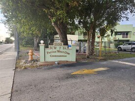 11011 NW 7th St in Miami, FL - Building Photo