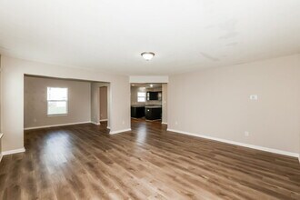 8112 Grove Berry Way in Indianapolis, IN - Building Photo - Building Photo