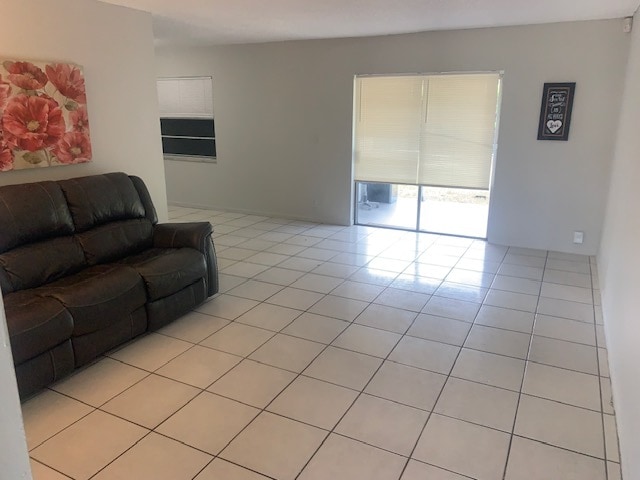 303 SW 77th Ter in North Lauderdale, FL - Foto de edificio - Building Photo