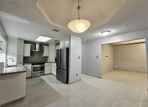 2828 Highland Ave in McAllen, TX - Building Photo - Building Photo